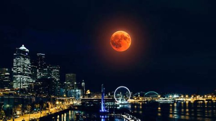 Does fast travelling affect the blood moon?