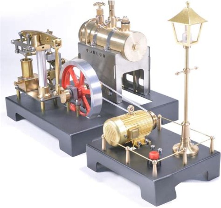 How much coal does a Hobbyist Steam Engine use for a full tank of water?