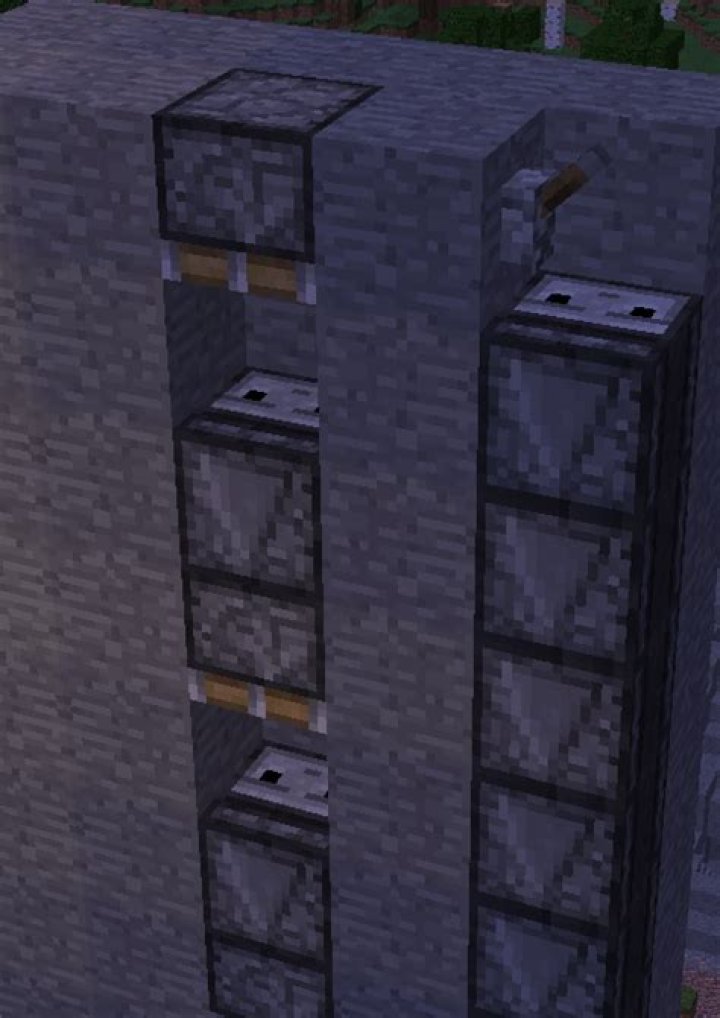 Minecraft: Sending a redstone signal without wire