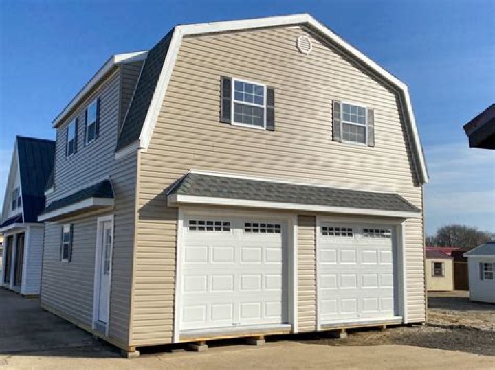 Which property has the most garages for the cheapest price?